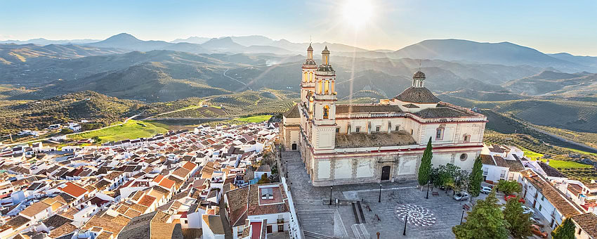 Olvera Andalusien pueblo blanco