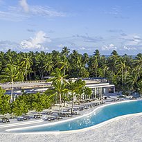 Alba Restaurant und Infinity Pool - The St. Regis Maldives Vommuli Resort