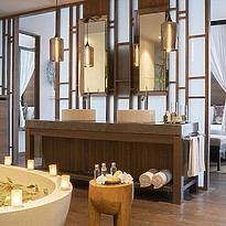 Badezimmer Jacuzzi Pool Suite 