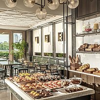 Caf&eacute; Madeleine - Four Seasons Hotel Bangkok at Chao Phraya River