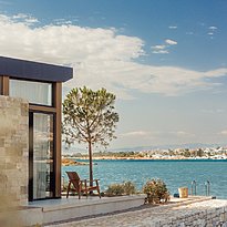 Aesthesis Bungalow Seafront Kingsize-Bett - One&Only Aesthesis Athens