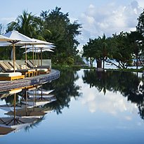 Hauptpool - Raffles Seychelles