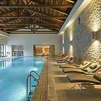 Innenpool Fitnessstudio - The Romanos, a Luxury Collection Resort