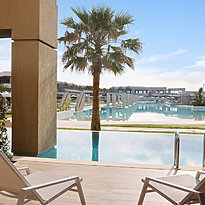 Junior Suite Sharing Pool - Euphoria Resort