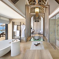 Overwater Villa mit Pool Badezimmer - Waldorf Astoria Maldives Ithaafushi