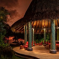 Pool Bar - Anantara Maia Seychelles Villas