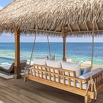 Reef und Overwater Villas Pooldeck - Waldorf Astoria Maldives Ithaafushi