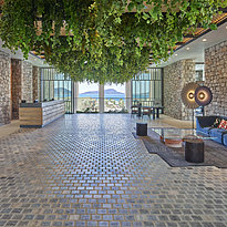 Rezeption - W Costa Navarino