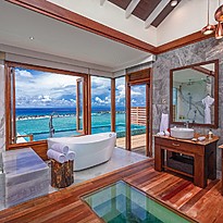 Sunset Water Villa mit Pool Badezimmer - Atmosphere Kanifushi