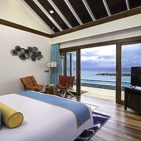 Sunset Water Villa mit Pool Schlafzimmer - Atmosphere Kanifushi