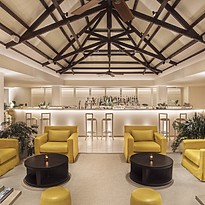 The Bar - LUX Le Morne