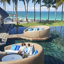 The Floating Bar - Constance Belle Mare Plage