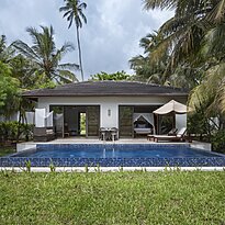 Luxury Garden Pool Villa - The Residence