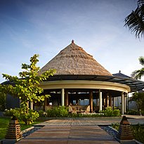 Breezes Tapas Lounge - The Ritz-Carlton, Bali