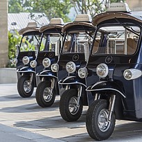 Tuk Tuk-Flotte - Rosewood Phnom Penh