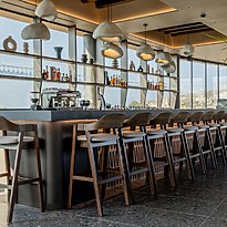 Uranos Bar - Pno&eacute; Breathing Life