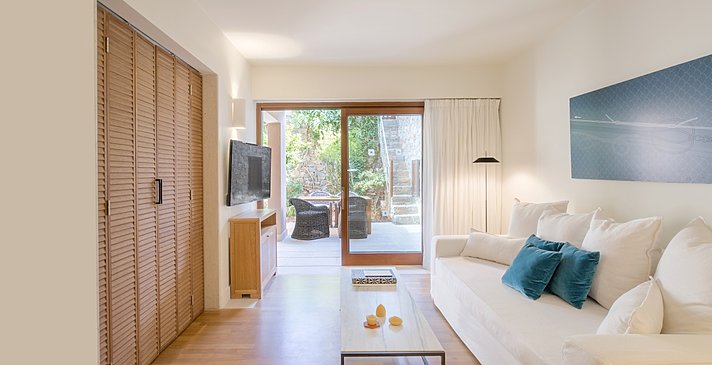 Blue Maisonette Suite Private Heated Pool - Phaea Blue