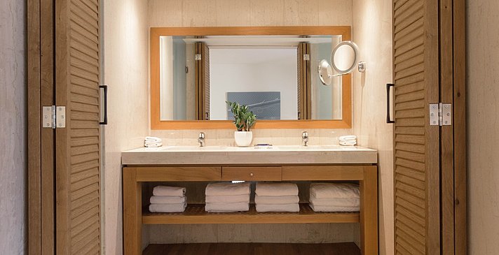 Blue Maisonette Suite Private Heated Pool - Phaea Blue