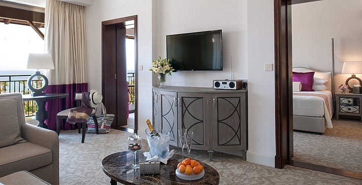 Deluxe Sea View Suite - Elysium