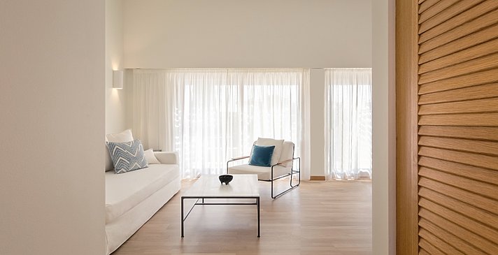 Junior Suite Private Heated Pool - Phaea Blue