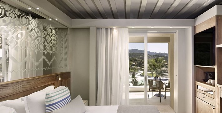 King Bed Garden View - 7Pines Resort Sardinia 