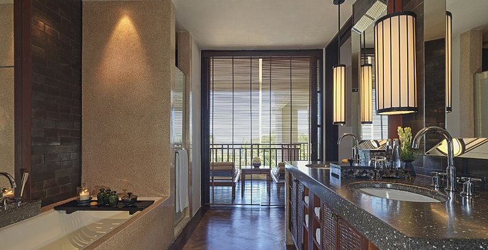 Studio Suite Badezimmer - The Legian Seminyak, Bali