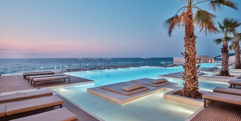 Adults Friendly Pool - Oros Luxury Beach